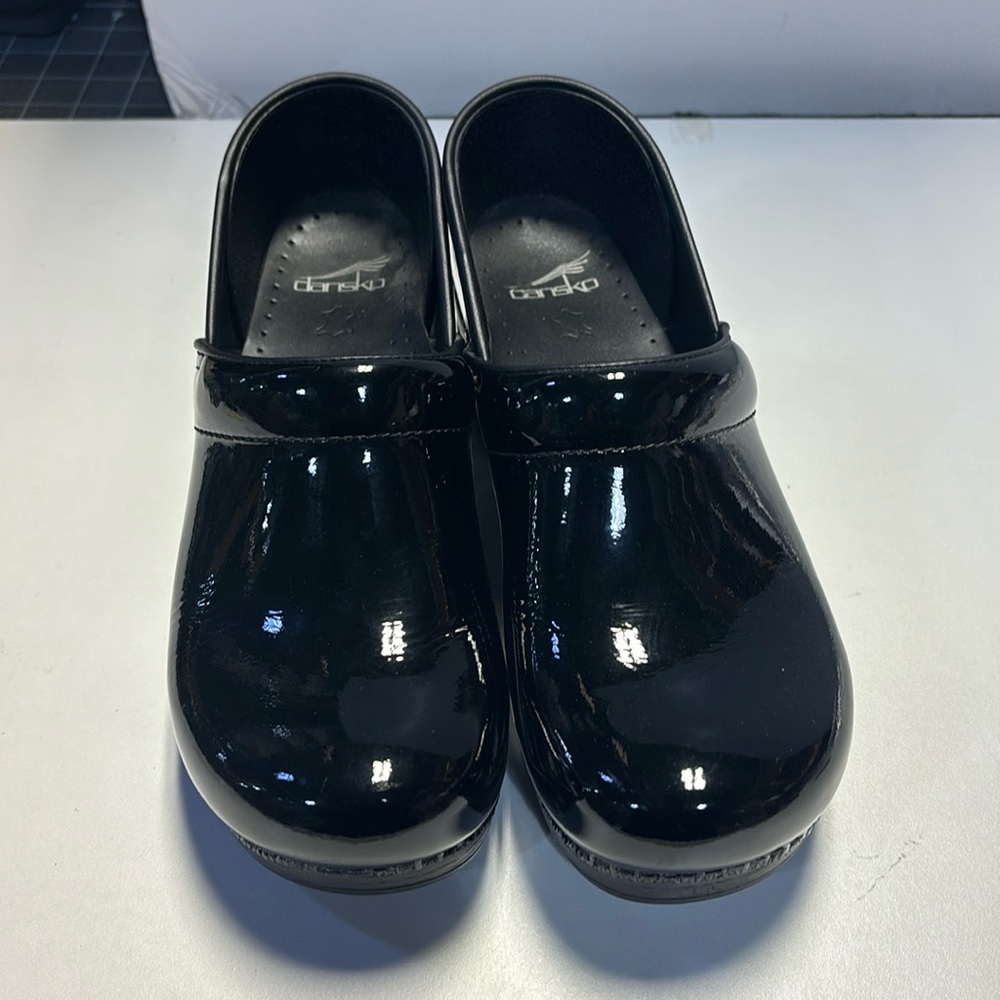 Dansko Professional Black patent 40M